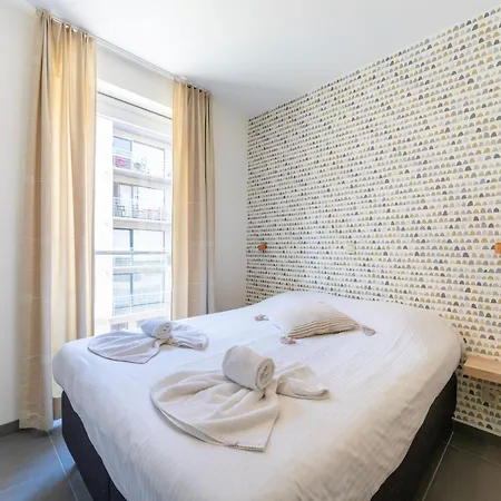 Chic Flat Near *